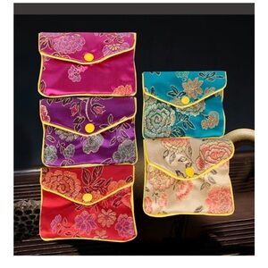 Floral Embroidered Clutch Purse